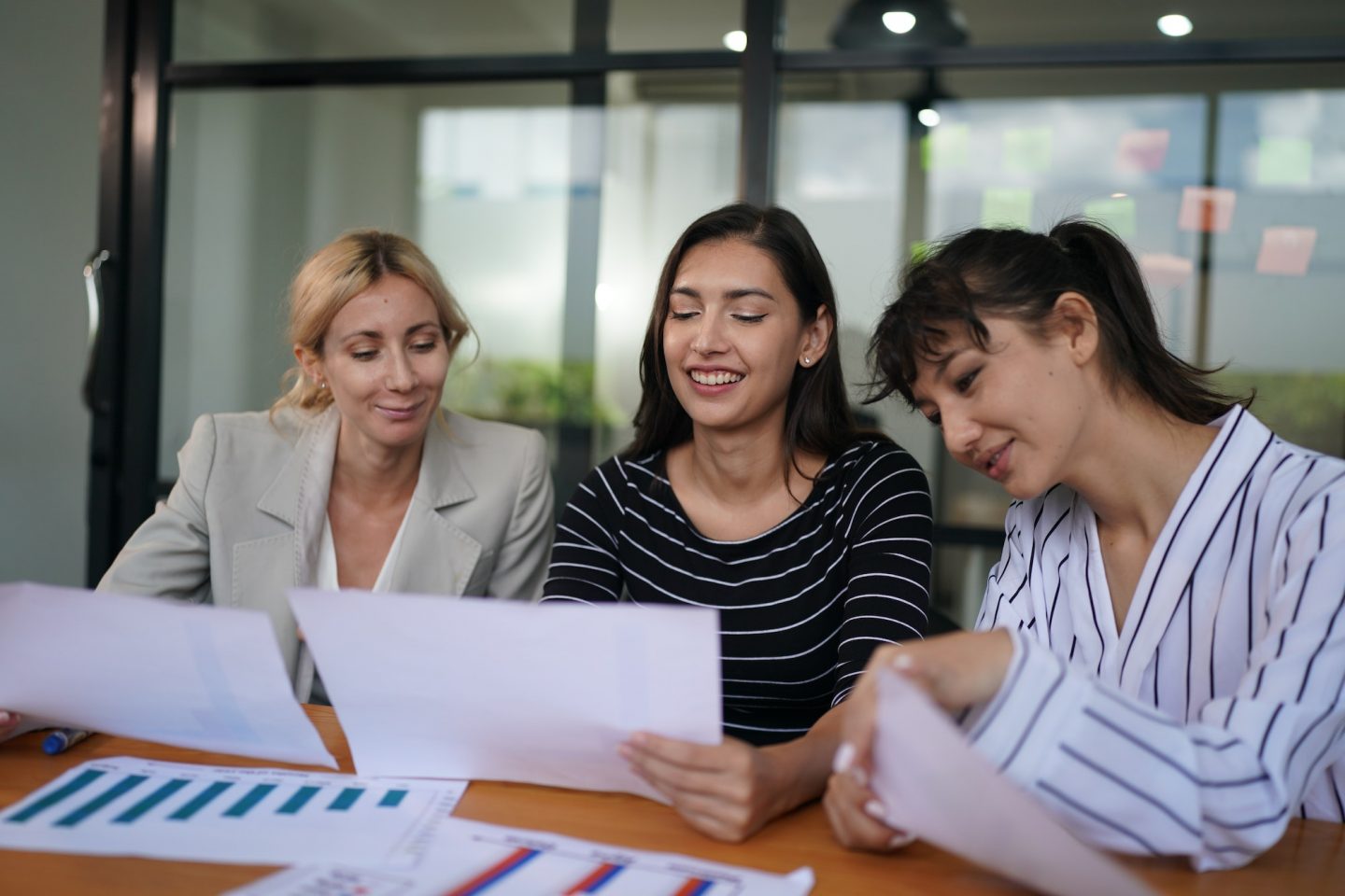 businesswoman-making-business-presentation-for-colleagues-in-modern-office-e1670796037246.jpg